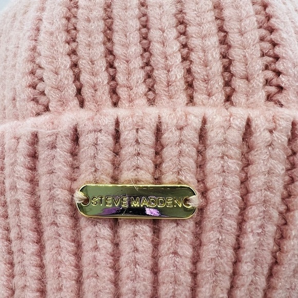 STEVE MADDEN BLUSH COLORED RIBBED WINTER HAT WITH LARGE TAN FAUX POM POM EUC - Picture 3 of 8
